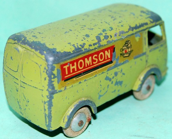Quralu 1/43ème Peugeot D4A 1400 kg La Ferme d'Hércy (édton très